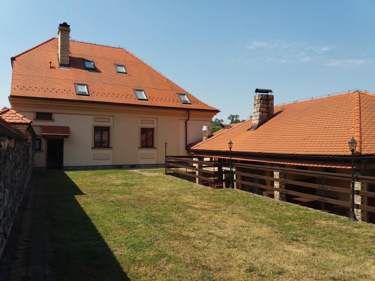 Hotel Penzion Ve Staré škole Vlastejovice Exteriér fotografie