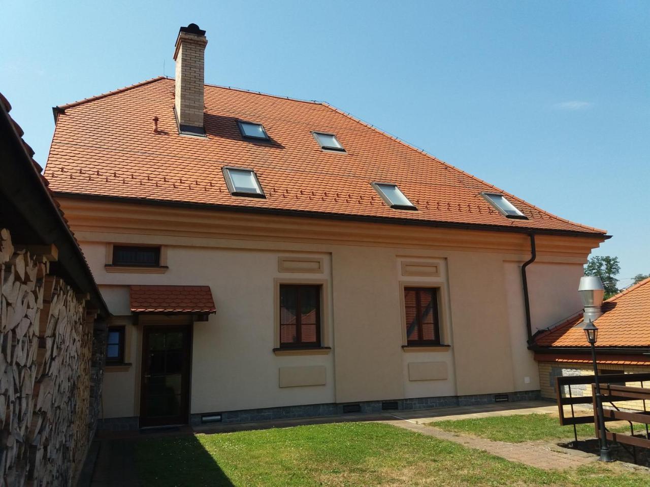 Hotel Penzion Ve Staré škole Vlastejovice Exteriér fotografie