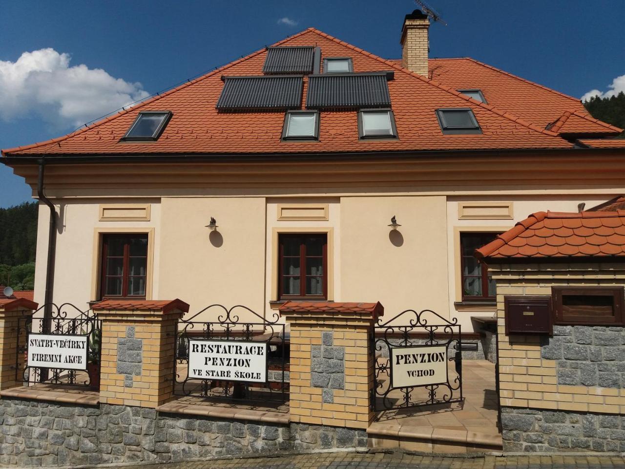 Hotel Penzion Ve Staré škole Vlastejovice Exteriér fotografie