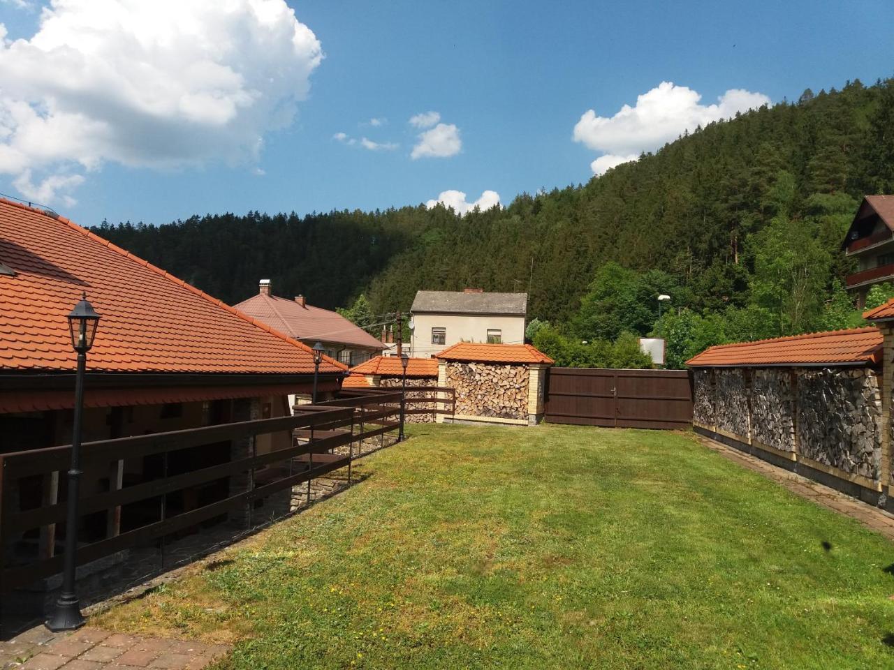 Hotel Penzion Ve Staré škole Vlastejovice Exteriér fotografie