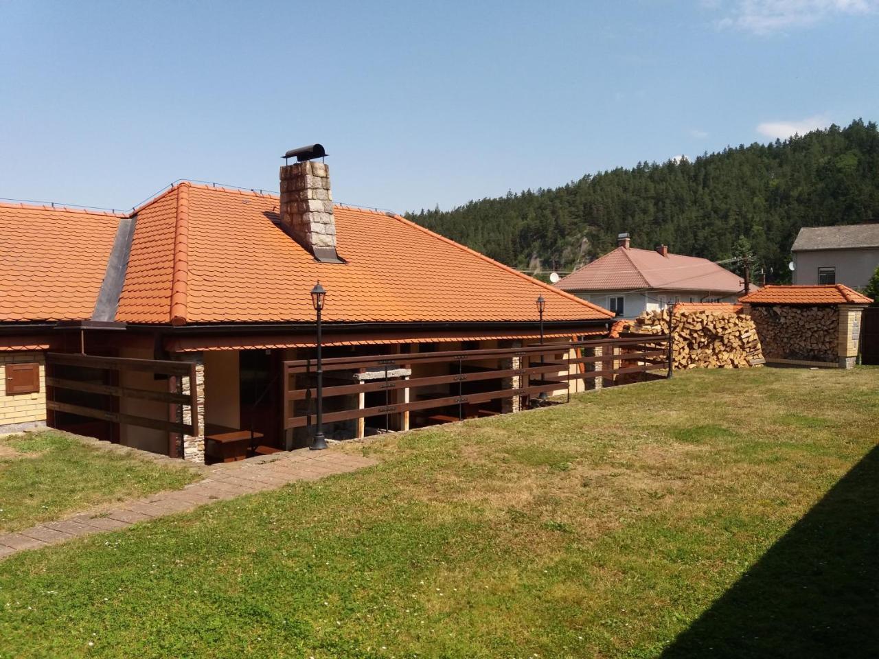 Hotel Penzion Ve Staré škole Vlastejovice Exteriér fotografie